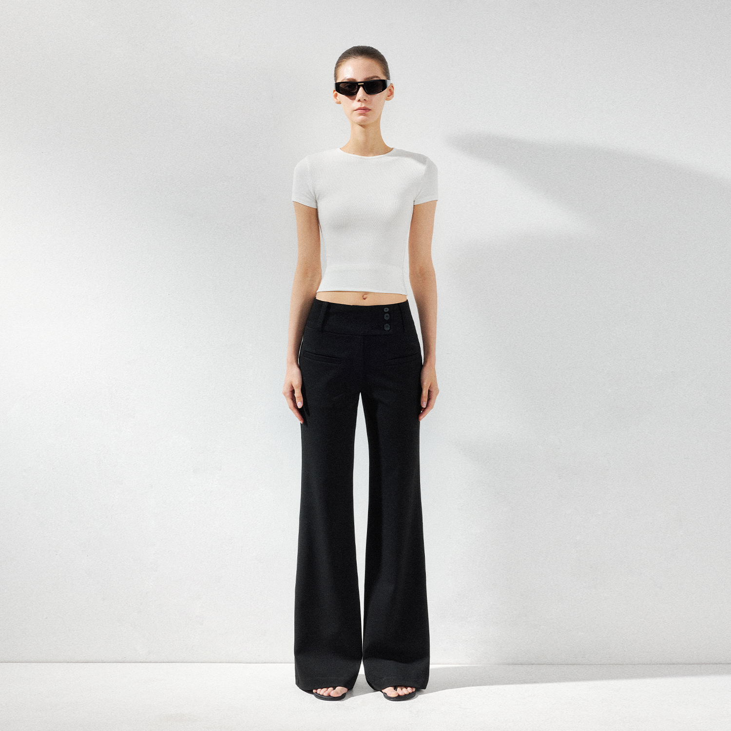 KVKV宽腰头纽扣质感微弹直筒休闲西裤