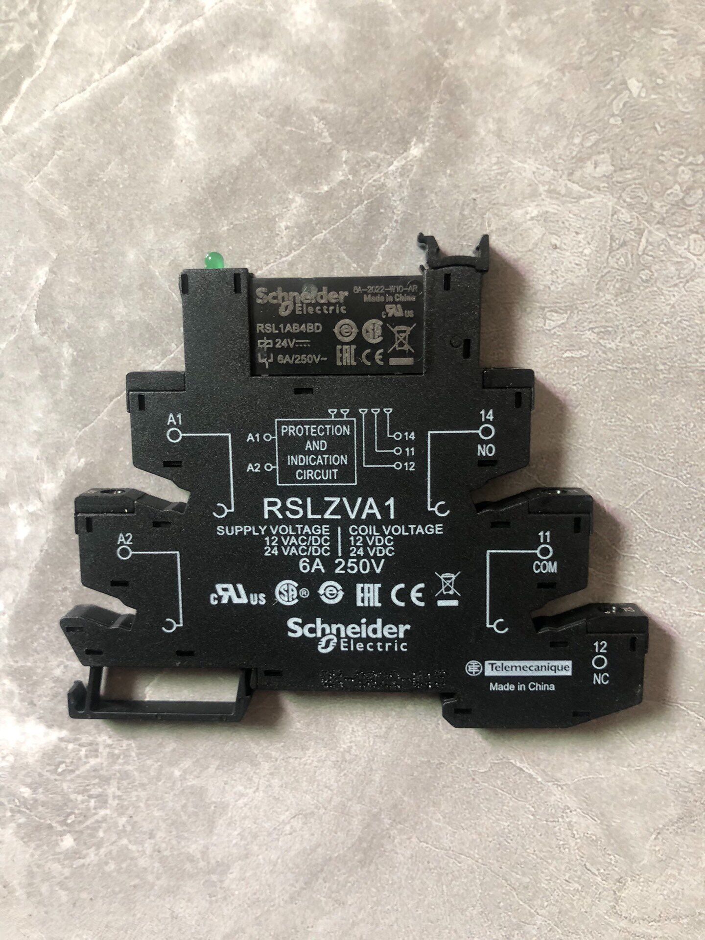 全新原装施耐德薄片式接口型继电器rsl1pvbu 单价40元