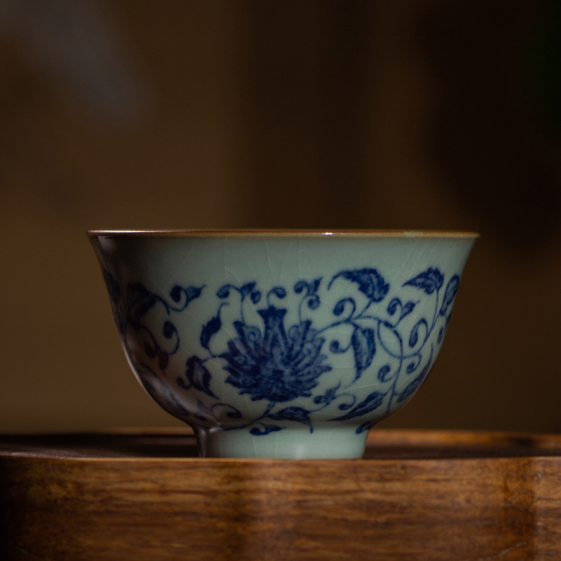 鼎青汝瓷/鼎青青花/雨尘杯(缠枝宝相莲)