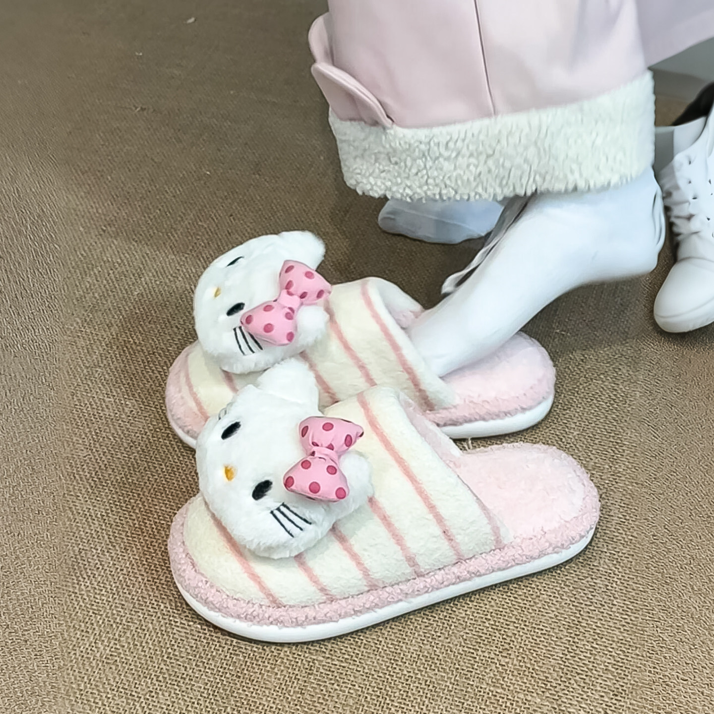 哈喽Kitty棉拖鞋秋冬季居家防滑毛毛拖鞋学生宿舍外穿保暖包头鞋