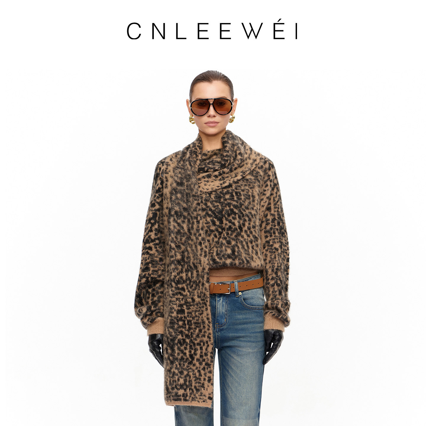 CNLEEWEI早春新款宽松可拆围巾豹纹羊毛马海套头毛织上衣