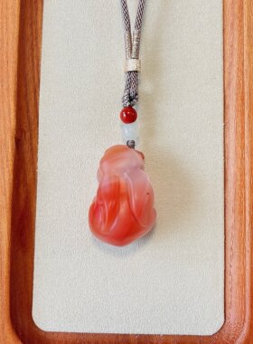 天然南红玛瑙可爱兔子吊坠男女款本命年招财转运保平安项链挂件