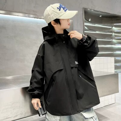 男童外套秋装冲锋衣2026新款中大童儿童户外春季连帽风衣春秋款潮
