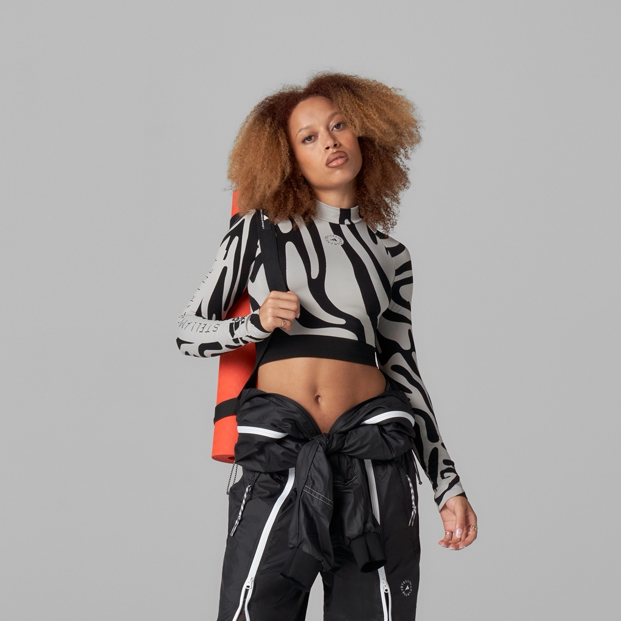 Adidas/阿迪达斯 女子 SMC 短款运动紧身长袖上衣 HF3067