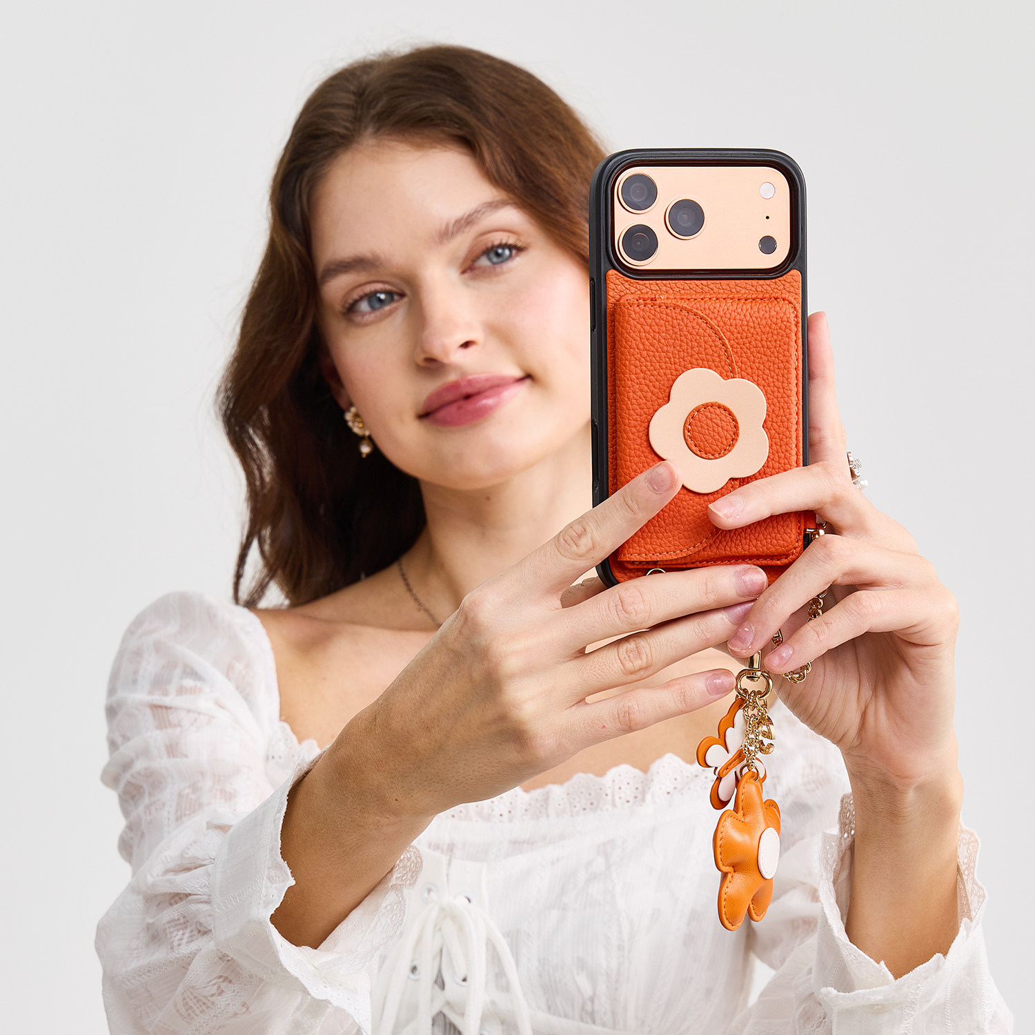 CUSTYPE适用苹果17Promax手机壳花朵挂件iPhone16p保护壳可插卡15/13磁吸零钱卡包防丢盗轻便手提手拎保护套