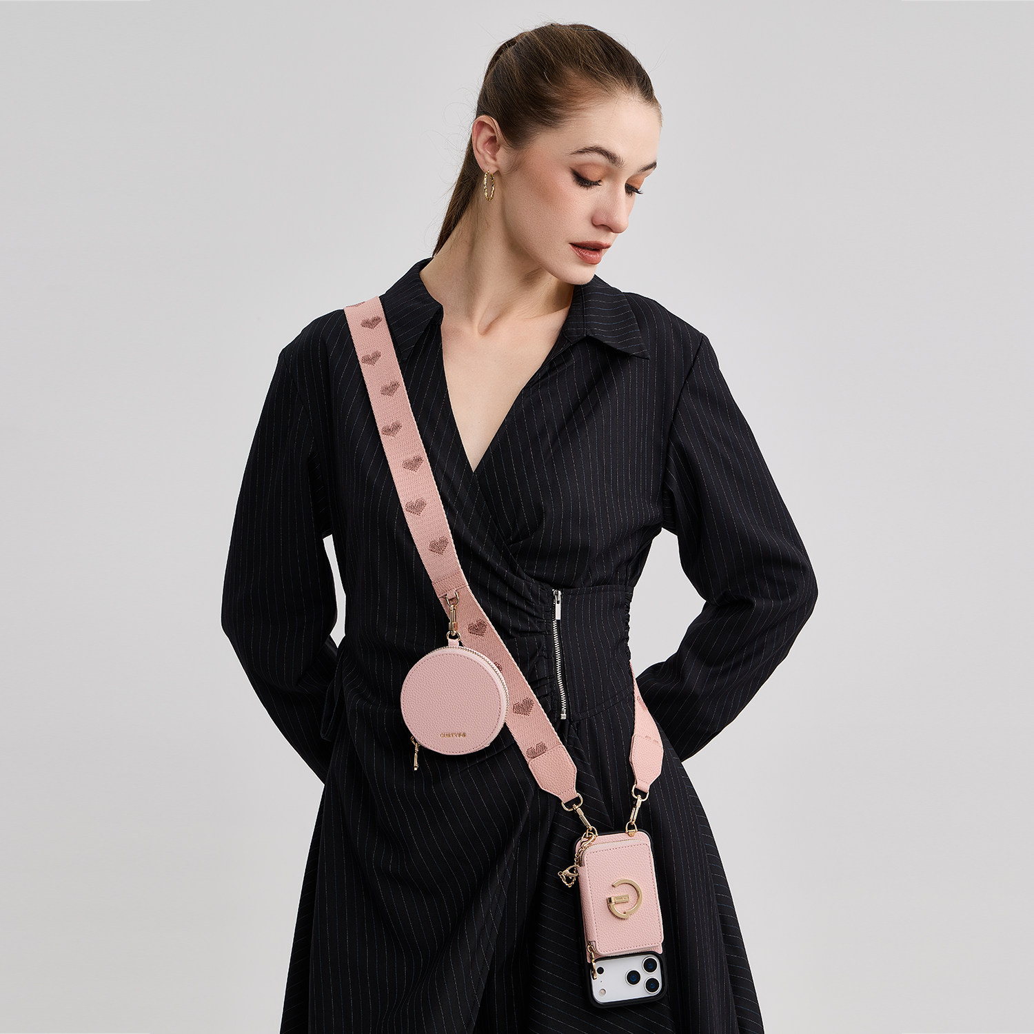 CUSTYPE保护壳适用苹果16Pro手机壳斜挎挂绳可背iphone17promax保护套15软硬全包小众高级14plus耳机卡包air