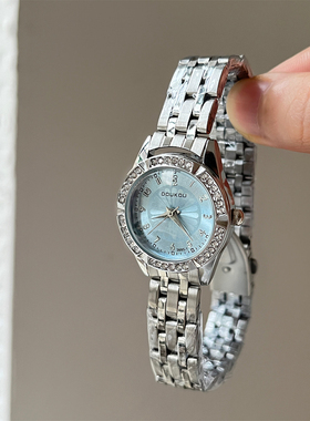 豆蔻手表女夏季小清新蓝色雏菊镶钻小表盘轻奢复古高级感精致女表