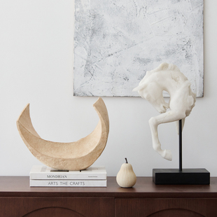 现代简约树脂果盘不规则U形摆件创意马头招财转运福马玄关装饰品