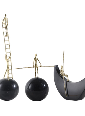 现代简约客厅爬梯人物铜摆件