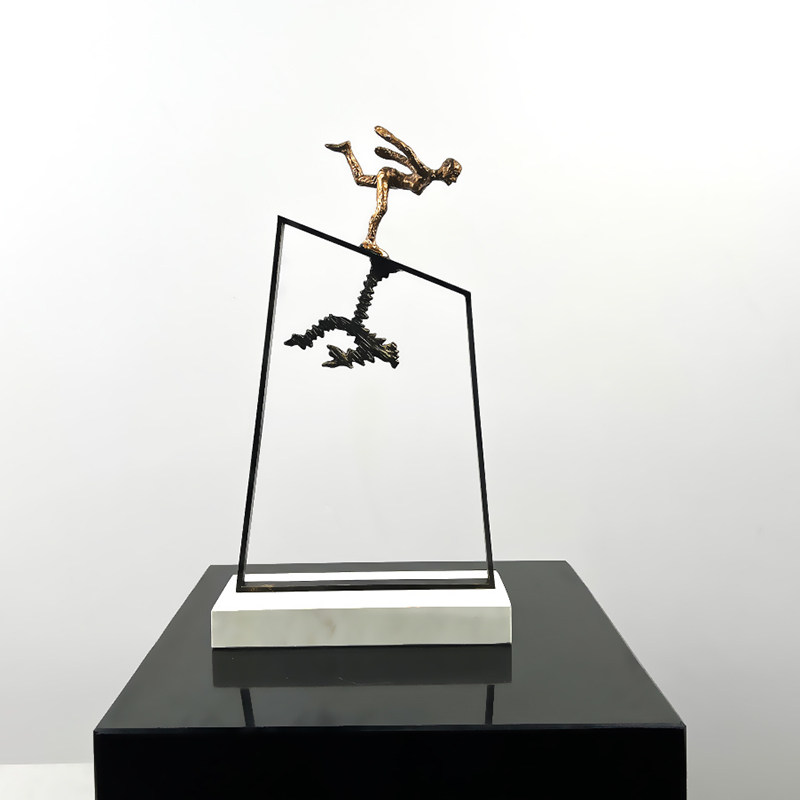 现代简约创意金属平衡运动人物摆件样板房客厅电视柜家居软装饰品