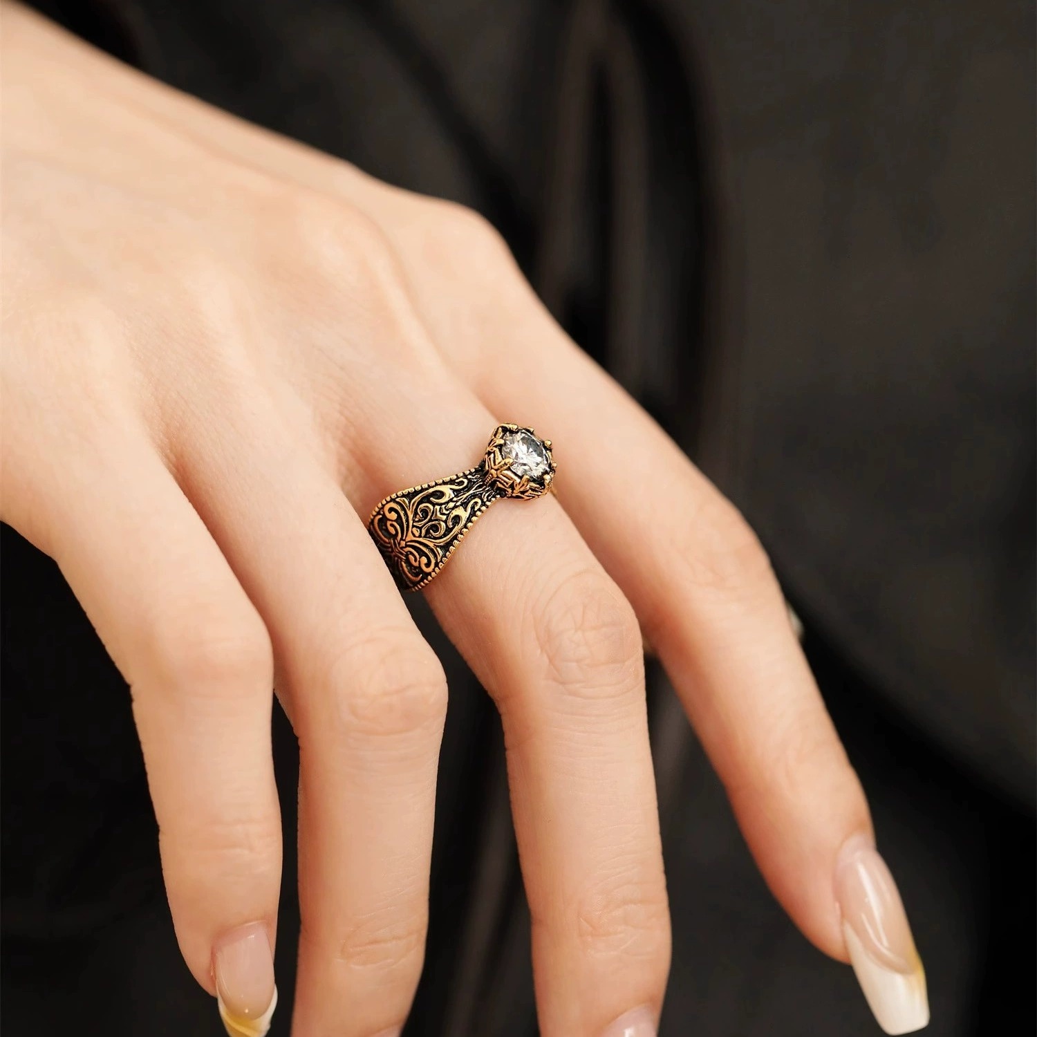 925银复古新中式唐草纹锆石戒指