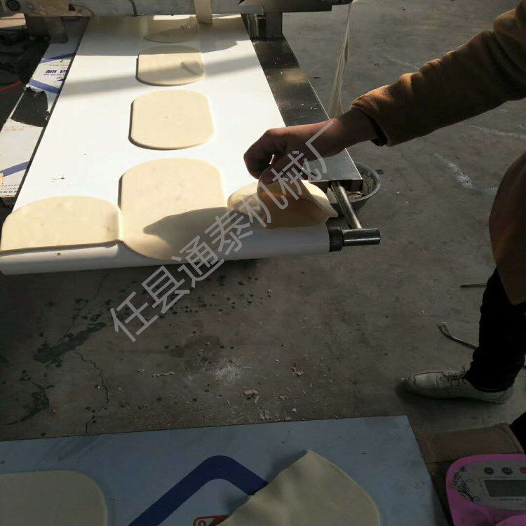 生产全自动布袋馍机月亮馍肉夹馍荷叶夹饼机价格优异新老顾客选购