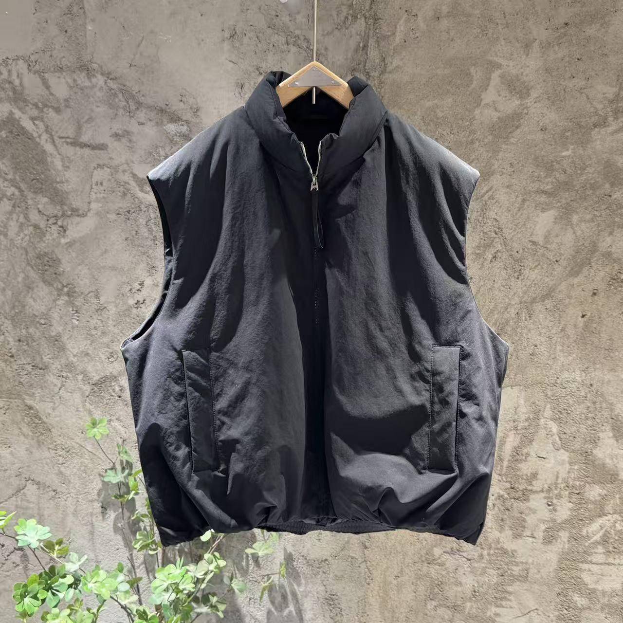 代购90白鸭绒新款立领羽绒马甲男冬季纯色设计感保暖休闲坎肩外套