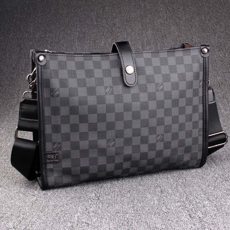 香港代购新款真皮斜挎包男士商务大容量单肩包格子单肩斜跨包男潮