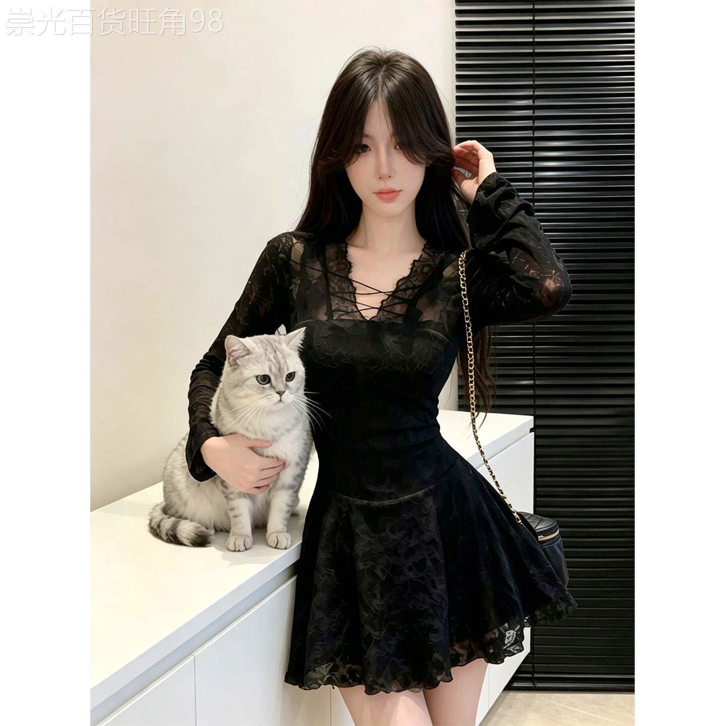 黑色蕾丝拼接V领长袖连衣裙女春秋欧货辣妹收腰显瘦性感小黑裙子