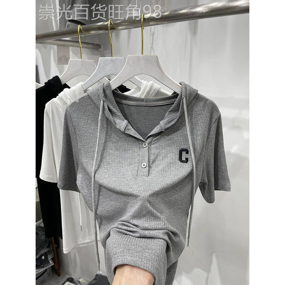 灰色连帽短袖T恤女2026夏季新款欧货字母大码胖妹妹宽松正肩上衣