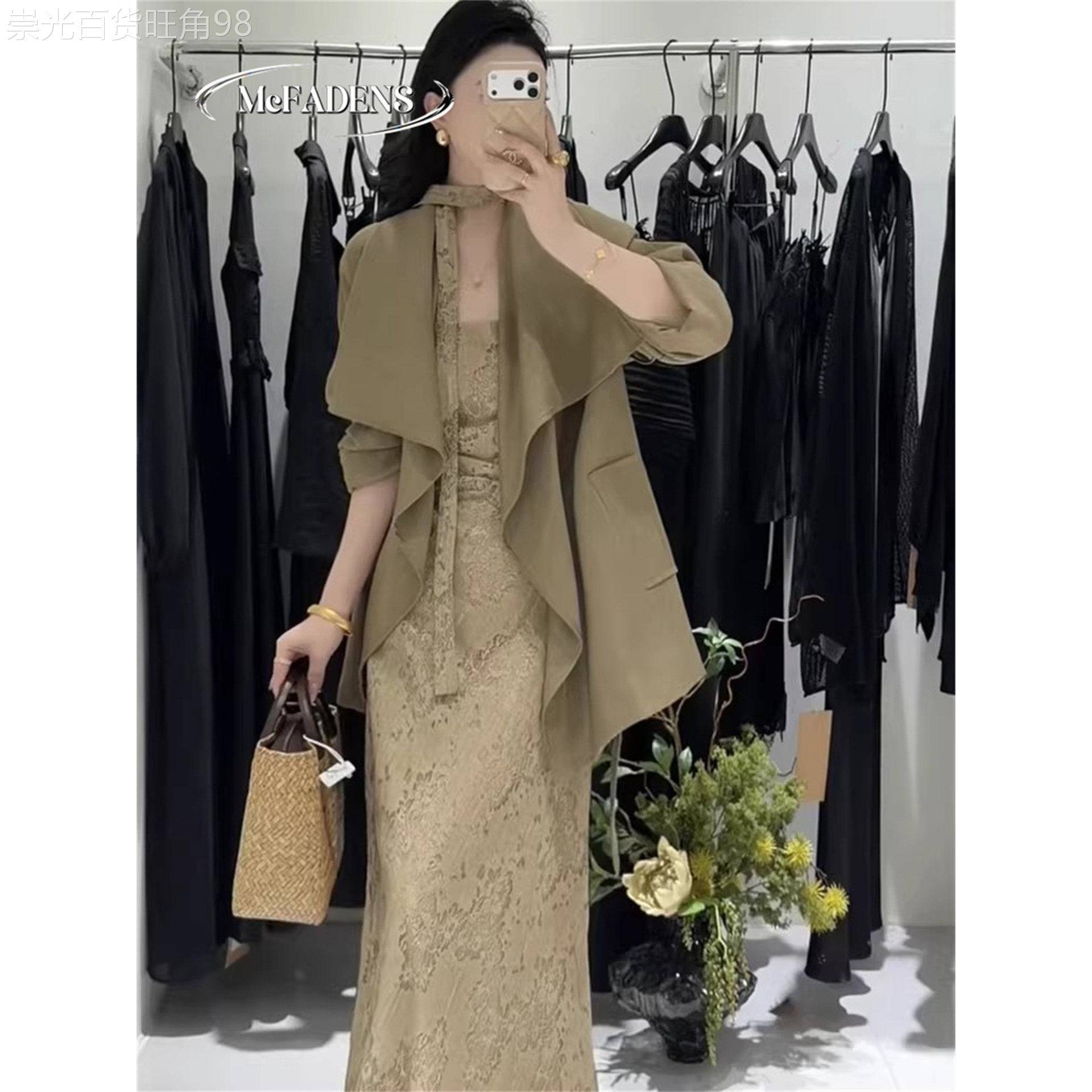 香港2026春季新款时尚两件套女高级感显瘦短风衣外套+蕾丝连衣裙