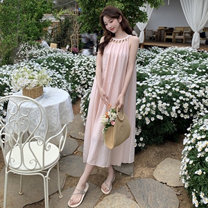 温柔编织装饰镂空挂脖连衣裙女2025夏季新款浪漫度假风收腰长裙潮图片