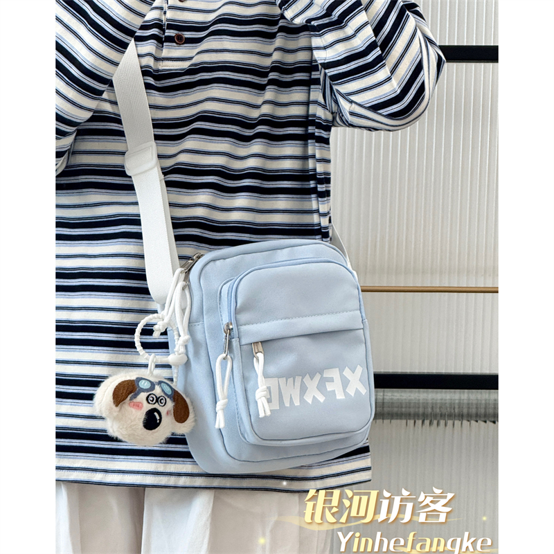 日系休闲小包包男女小众设计感简约运动学生斜挎包百搭轻便手机包