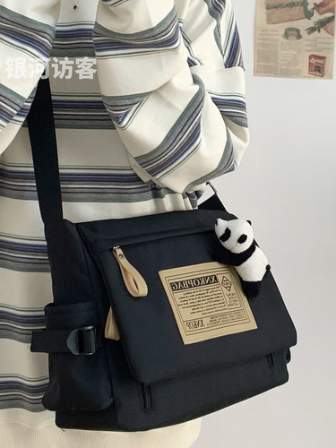 日系工装斜挎包学生上课单肩背包