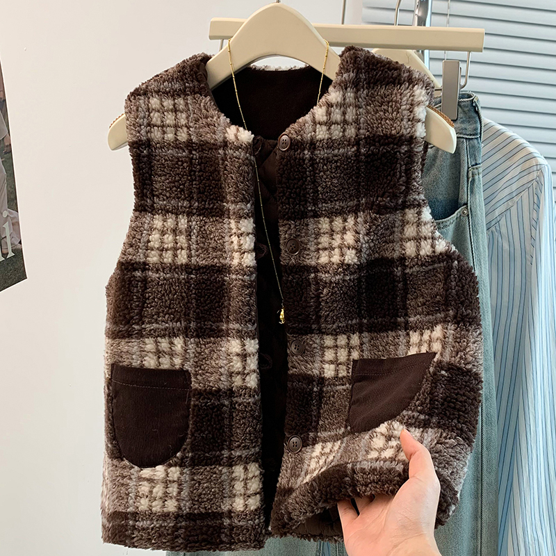 高级感羊羔毛绒格纹坎肩马甲女秋冬休闲气质叠穿保暖百搭开衫马夹