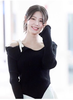 2024新款GLOWNY不对称赵美延针织上衣女设计感露肩毛衣套头打底衫