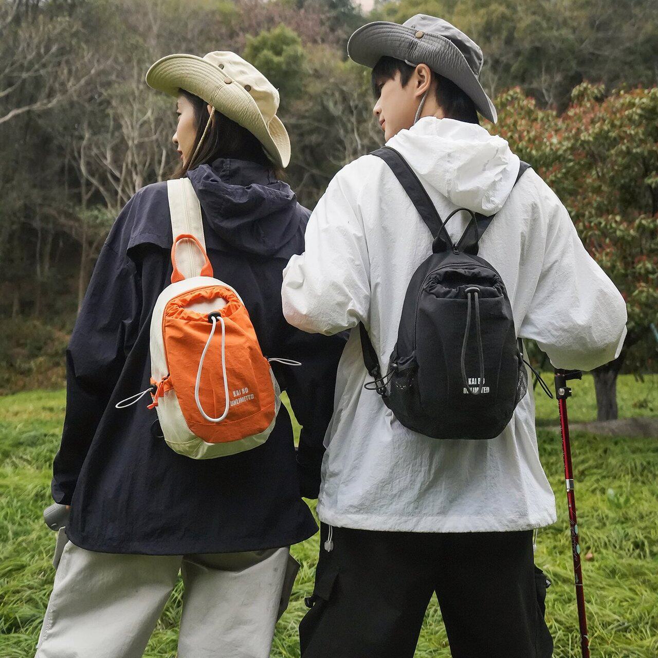 女款轻便多功能户外登山双肩包