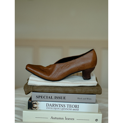 敦绿岛·时光旅人系列｜循循Follow by 复古尖头高跟鞋通勤