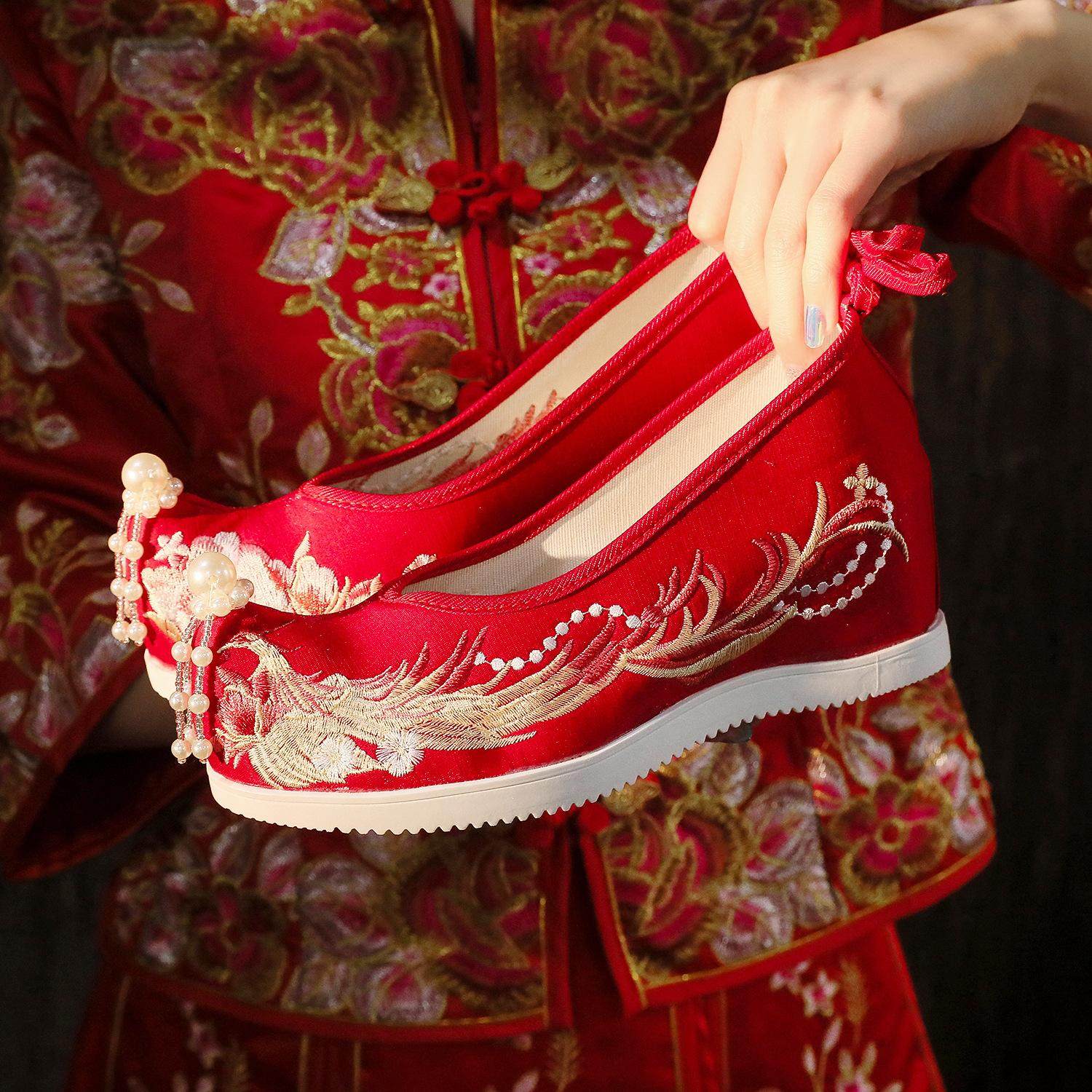 中式秀禾婚鞋增珍珠流苏汉服鞋女古风红色翘头新娘鞋结婚绣鞋