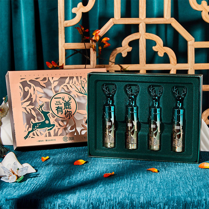 一鹿有你口红套盒四支装不易掉色防水滋润唇膏不沾杯雕花口红套装