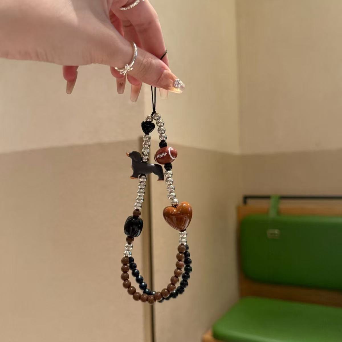 金洋壳复古腊肠狗手机链新品上新