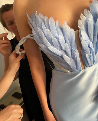 时尚羽毛拖地大摆开衩礼服连衣裙 Feather mopping floor dress