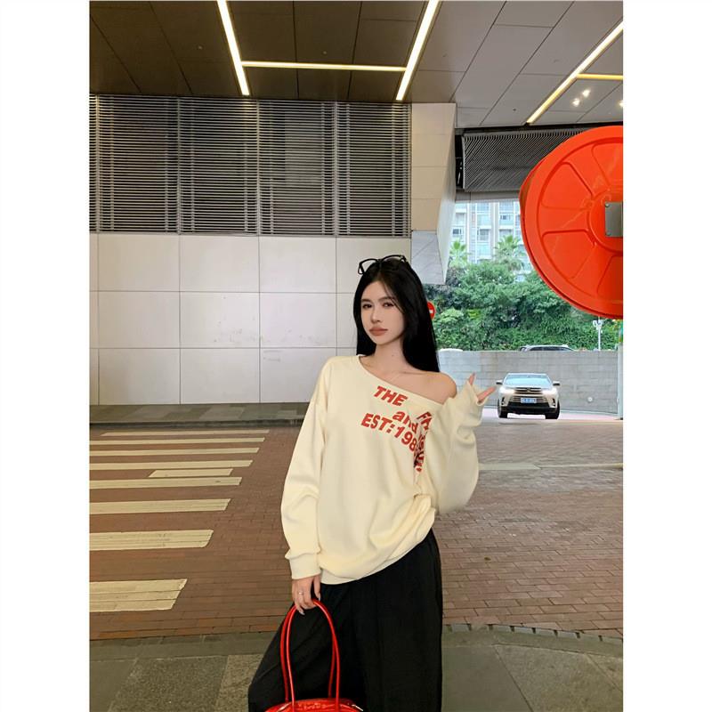 美式斜肩字母印花长袖卫衣女秋季辣妹露肩设计感宽松显瘦上衣ins