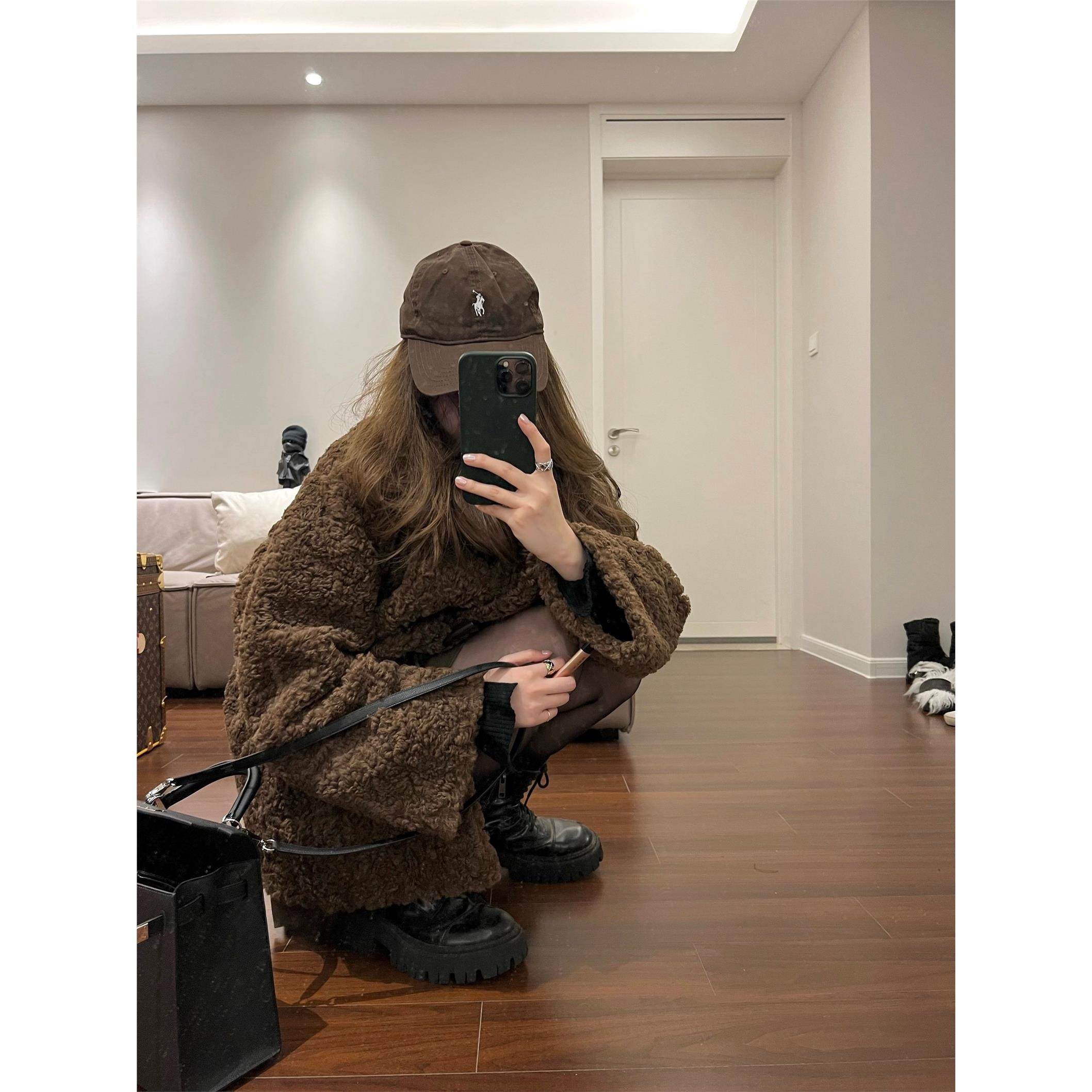 巧克力牛角可颂咖色羊羔毛外套女2025秋冬覆古宽松慵懒风皮草大衣,女装/女士精品,皮草,淘宝优惠券,粉丝福利购,淘宝优惠卷