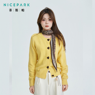 奈斯帕2025冬季新款小香风圆领毛衣软糯气质温柔风女单排扣开衫