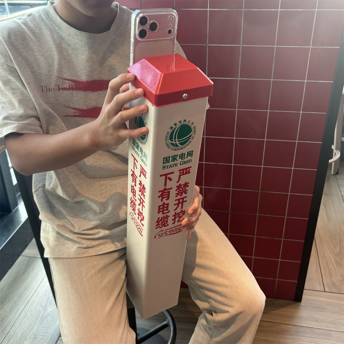 适用华为抽象搞怪电缆桩子手机壳