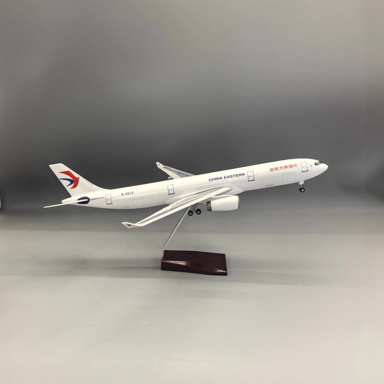 47cm东航A330 模型升级版带LED灯 东方航空A330仿真模型静态摆件
