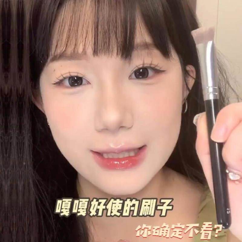 推斗荐斜三角熨刷刷高刷面部中XEU泪沟提亮眼头遮瑕刷化光妆刷
