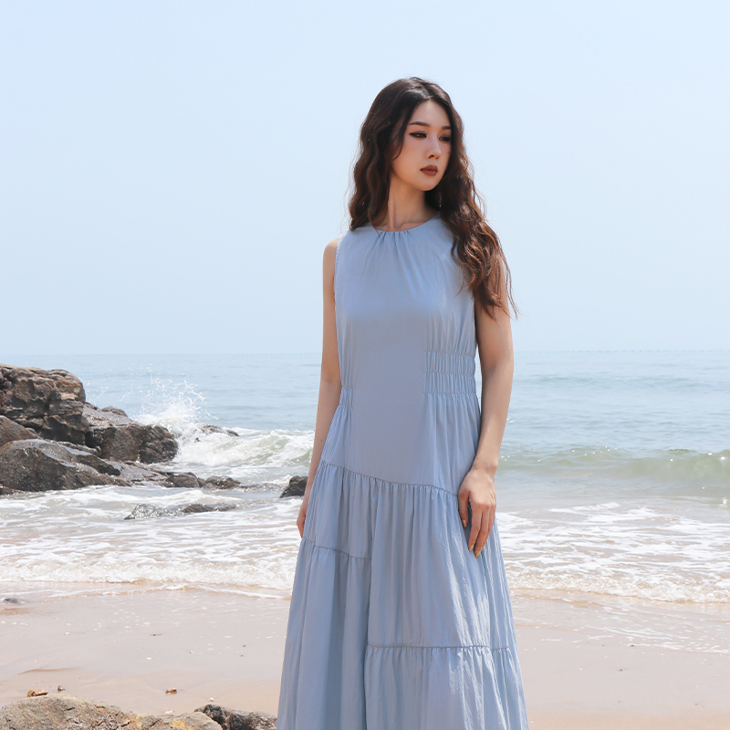 简表达25秋季新款无袖连衣裙