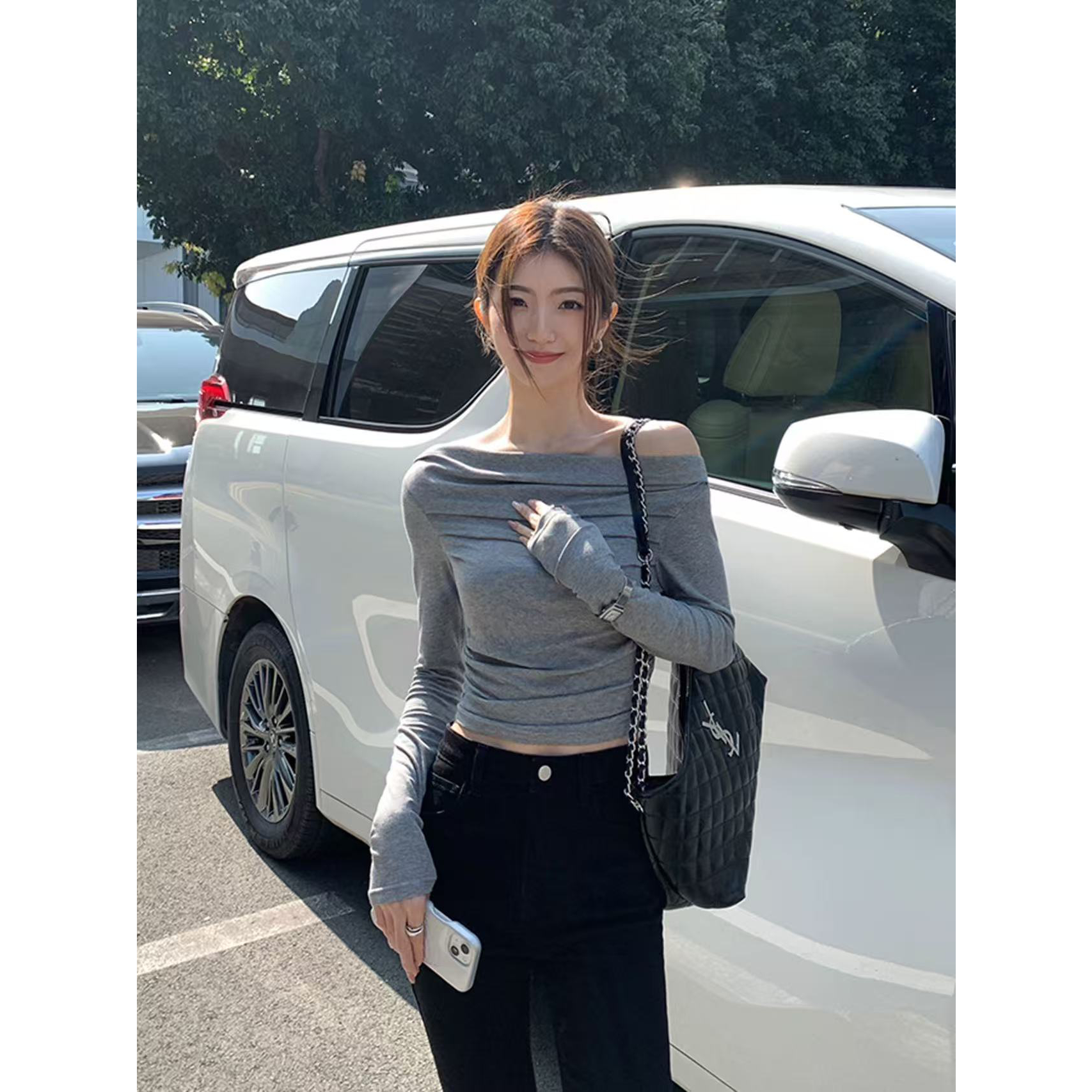 MULVAN 设计感一字肩长袖T恤女修身显瘦性感短款露肩针织上衣
