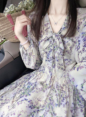 法式v领碎花长袖连衣裙女春秋大码胖mm巨好看显瘦超仙雪纺长裙子
