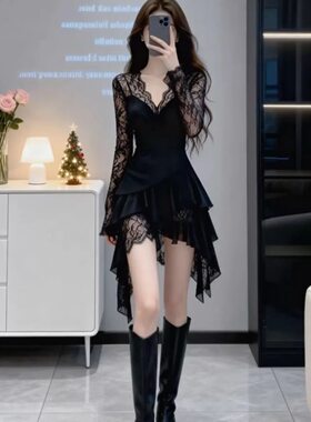 微胖mm法式性感黑色蕾丝V领连衣裙女26新款气质收腰不规则短裙子