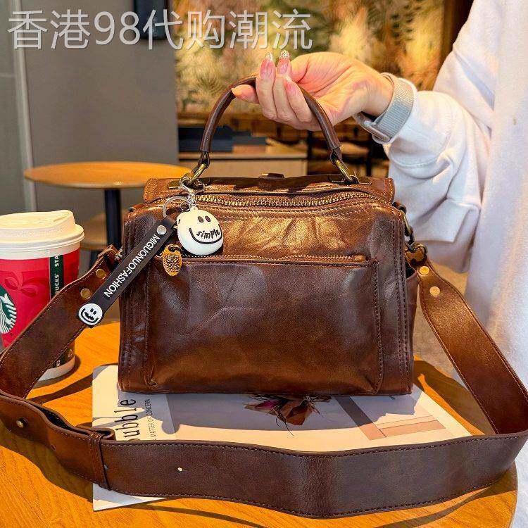 香港三用横款多用双肩包女2026新款手抓纹手提包斜挎包复古枕头包