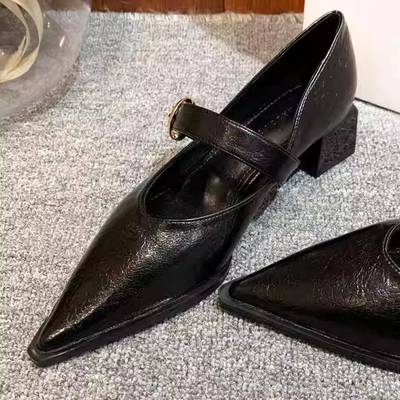 潮牌尖头单鞋女粗跟软皮一字带玛丽珍鞋2025年新款百搭黑色高跟鞋