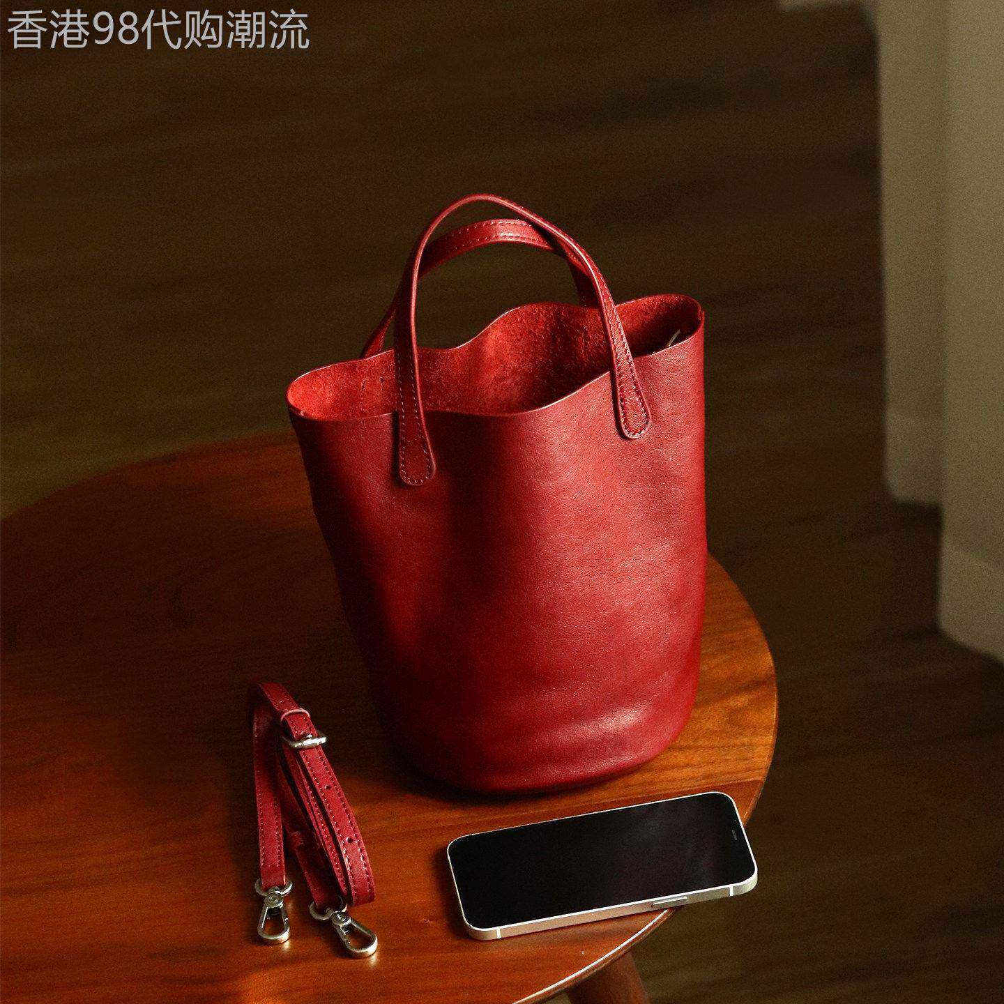 2026年新款潮复古红色真皮水桶包女式头层牛皮高级感小个子手拎包