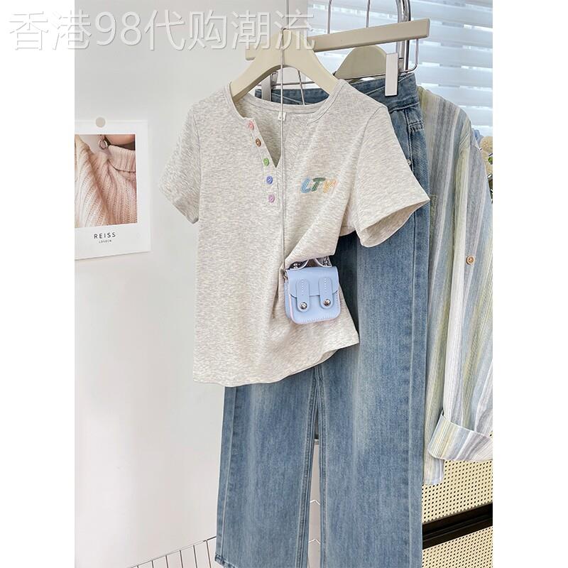 韩系彩色钮扣V领短袖T恤女夏季新款小个子别致设计感刺绣百搭上衣