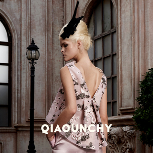 意大利进口浮雕提花 QIAOUNCHY俏云曦｜金粉后领深V立裁短上衣