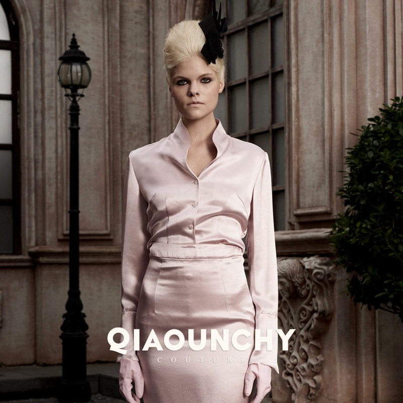 山茶粉 QIAOUNCHY俏云曦 | 高级醋酸缎法式连立领修身衬衣25早秋