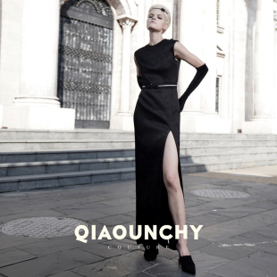 高定QIAOUNCHY俏云曦 黑色意大利暗纹高弹提花料高衩立裁礼服裙