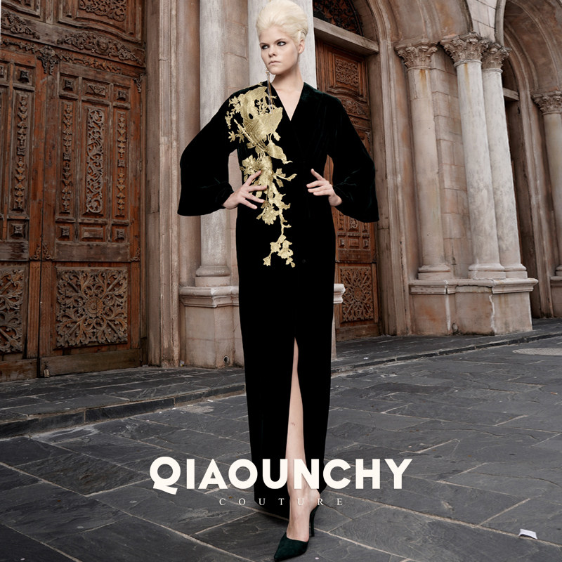 金丝凤羽手缝绣 QIAOUNCHY俏云曦 | 帝王绿古秦风韵宽袖连衣裙新